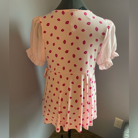 NWT Torrid Valentine’s Day Wrap Blouse - Picture 3 of 5
